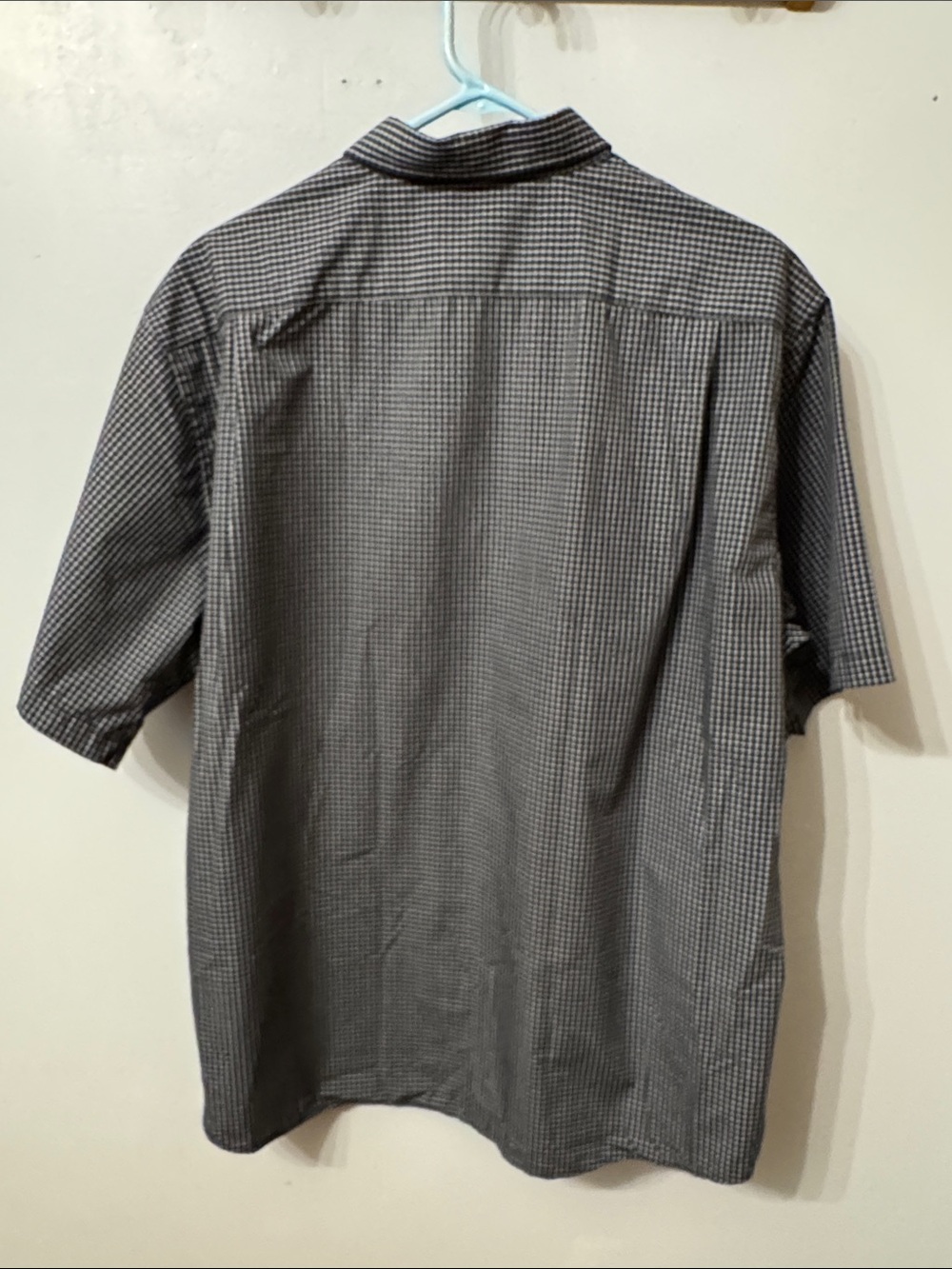 Classic Men's Black Check Short-Sleeve Button-Down Shirt - Picture 3 of 3